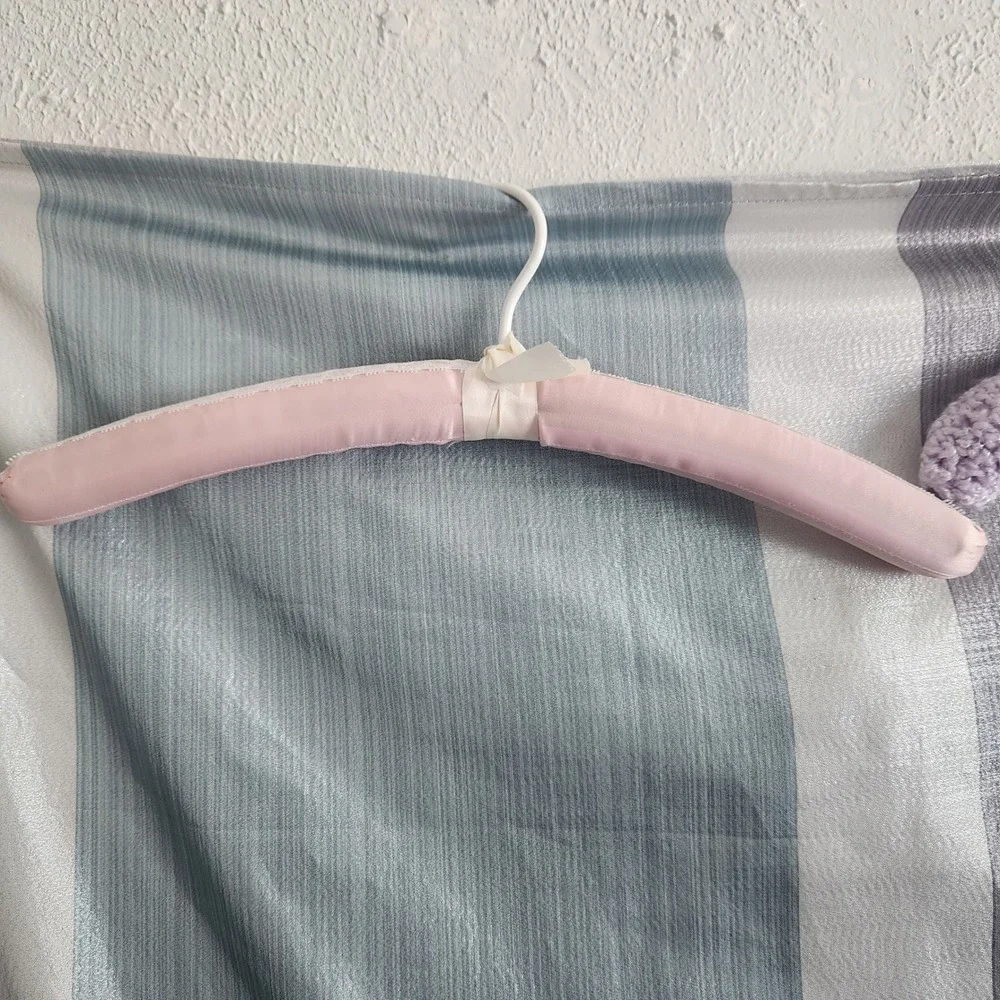 Set of 2 Vintage Style Padded Hangers Lavender Crochet &‎ Pink Satin Lace padded